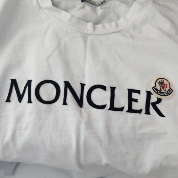68 - NWT MONCLER LOGO FLOCKED APPLIQUED COTTON'JERSEY T-SHIRT - Picture 12 of 13